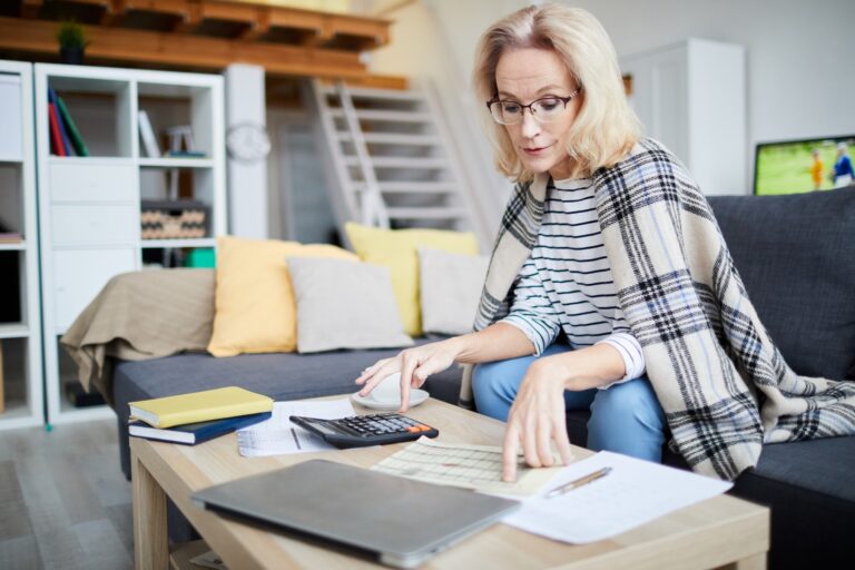 05 woman on calculator